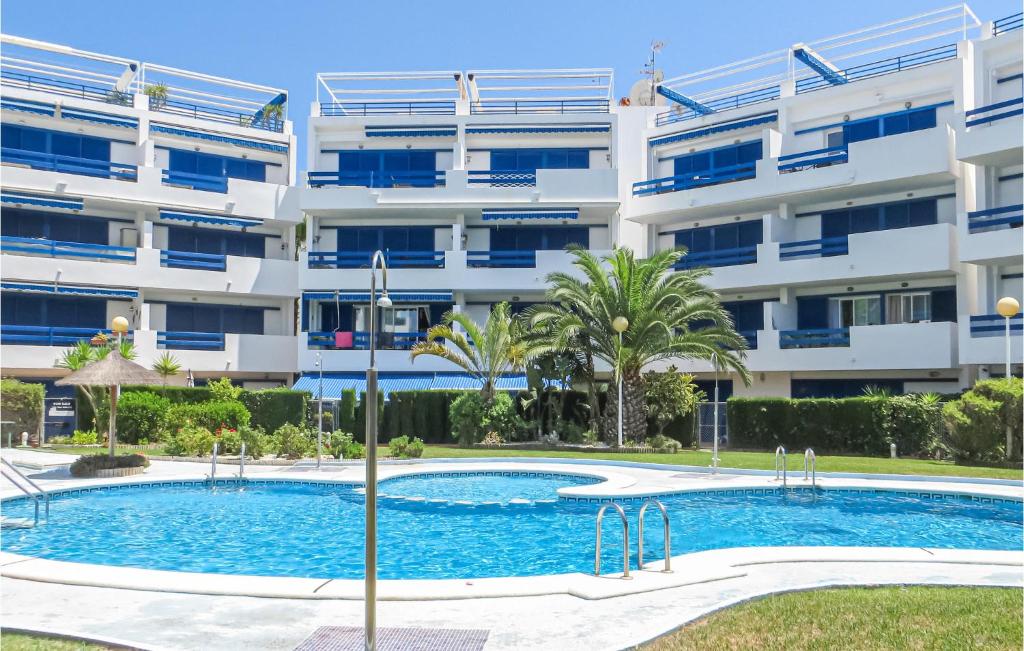 Bazén v ubytovaní Lovely Apartment In Orihuela Costa alebo v jeho blízkosti