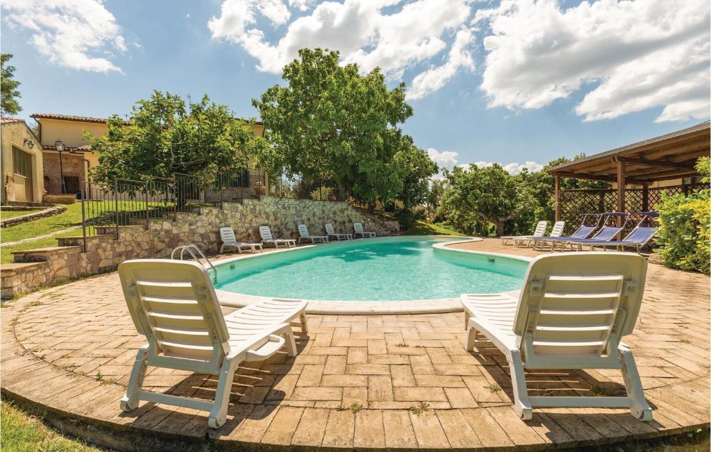 Bazén v ubytovaní Cozy Apartment In Giano Dellumbria Pg alebo v jeho blízkosti
