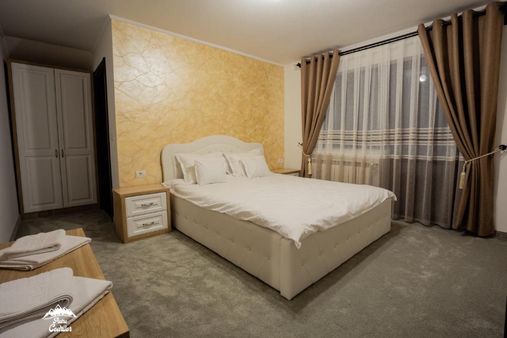 Letto o letti in una camera di Piatra Codrilor