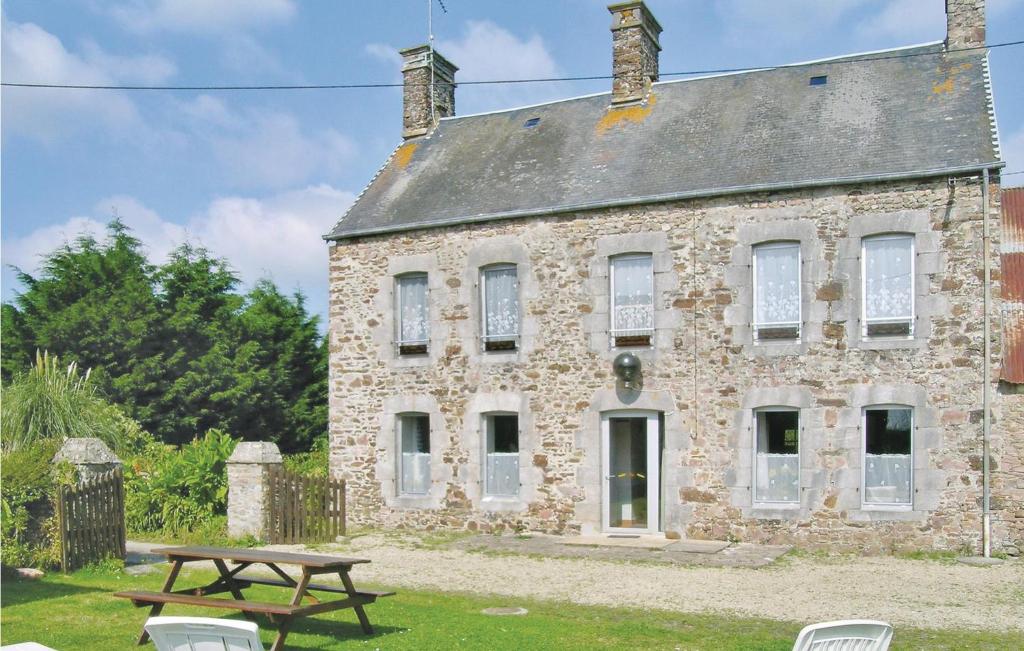 a stone building with a picnic table in front of it at 2 Bedroom Beautiful Home In Geffosses in Geffosses