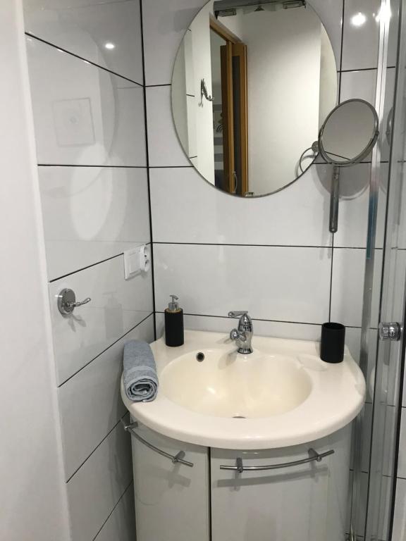 Mały biały domek - 8