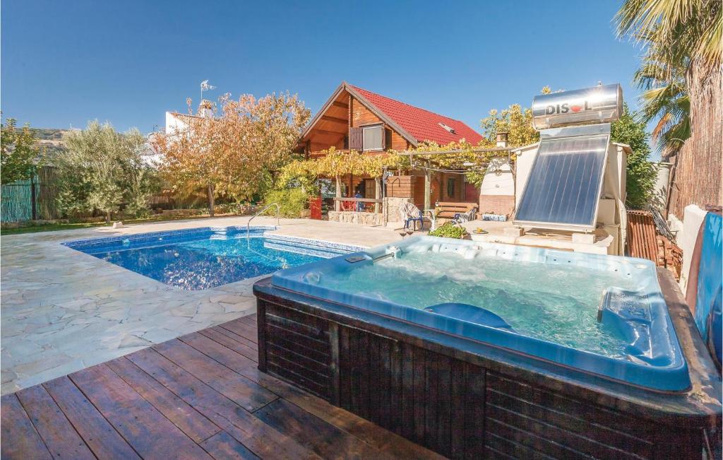 Bazén v ubytování Wooden Dreamhouse Arriate nebo v jeho okolí