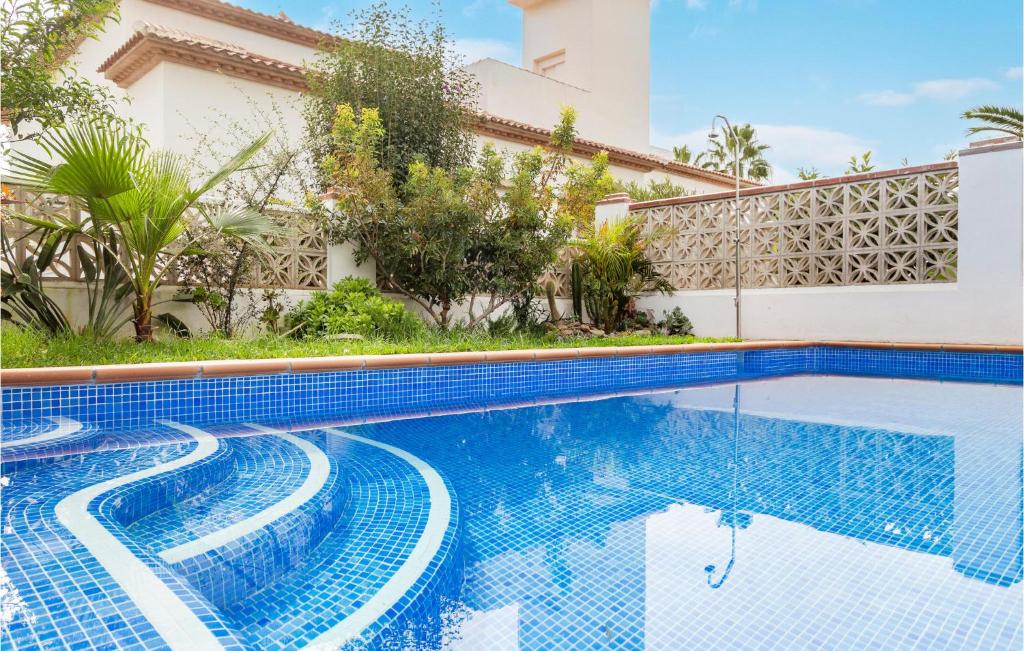 Bazén v ubytovaní 3 Bedroom Nice Home In Vélez Málaga alebo v jeho blízkosti