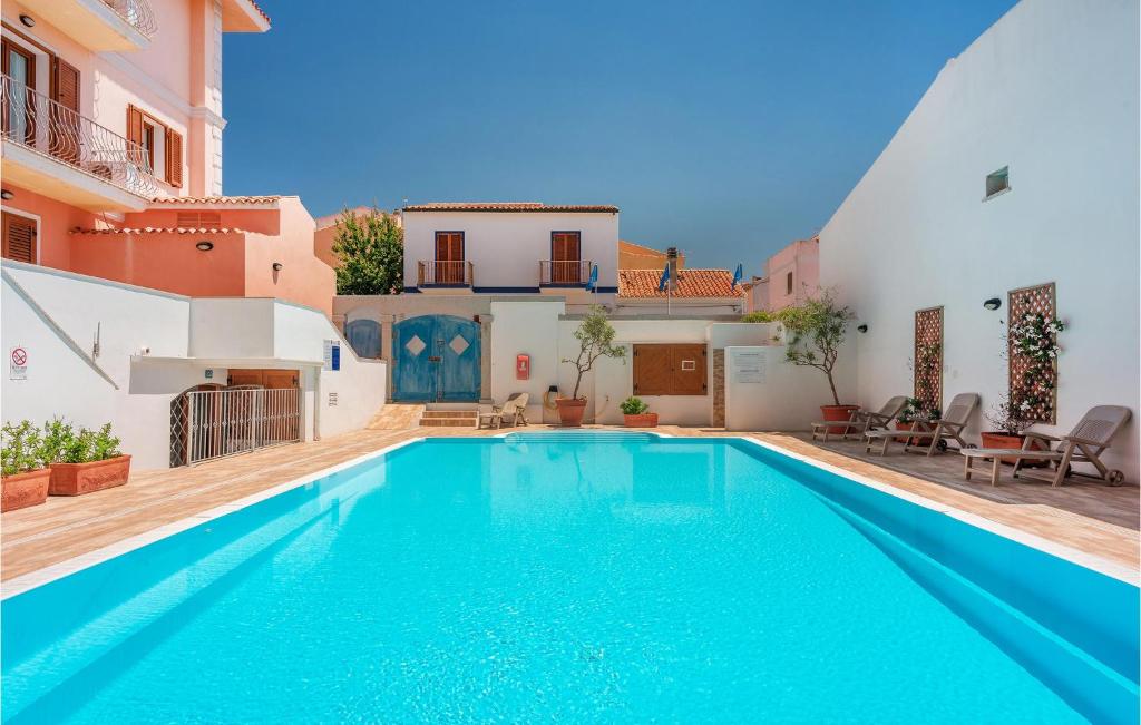 Bazén v ubytování Mono 3 nebo v jeho okolí