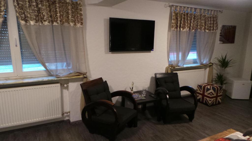 TV a/nebo společenská místnost v ubytování Gästehaus Metropolitan