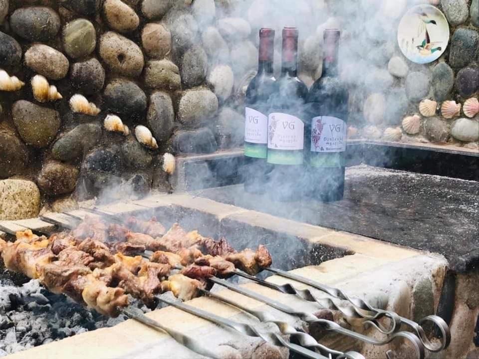Gril dostupný pro hosty v hotelu