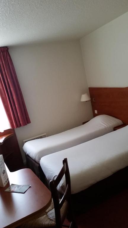 Postel nebo postele na pokoji v ubytování Kyriad Chantilly