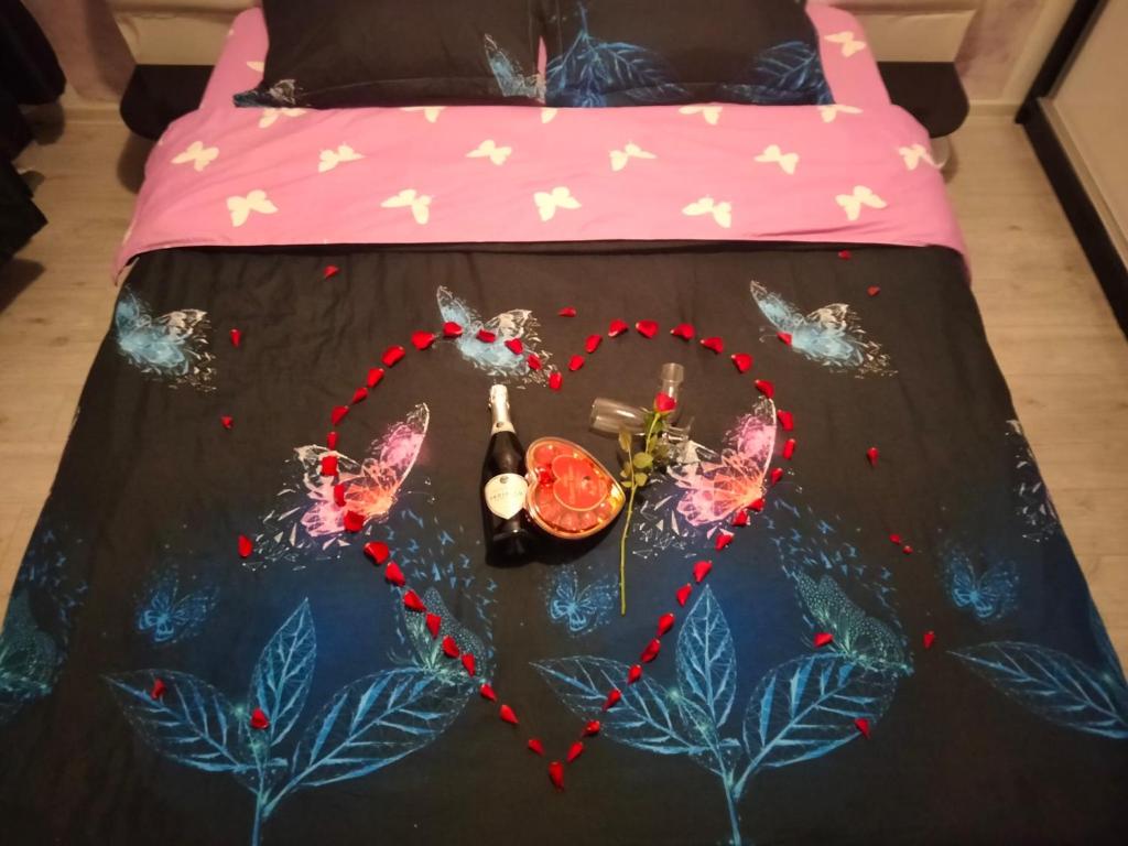 a bed with a heart made out of butterflies at Daniel Residence Militari in Dudu