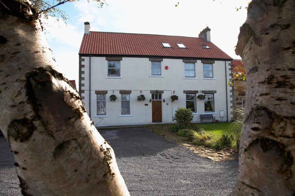 a large white house with a red roof at Townend Farm Bed and Breakfast in Loftus