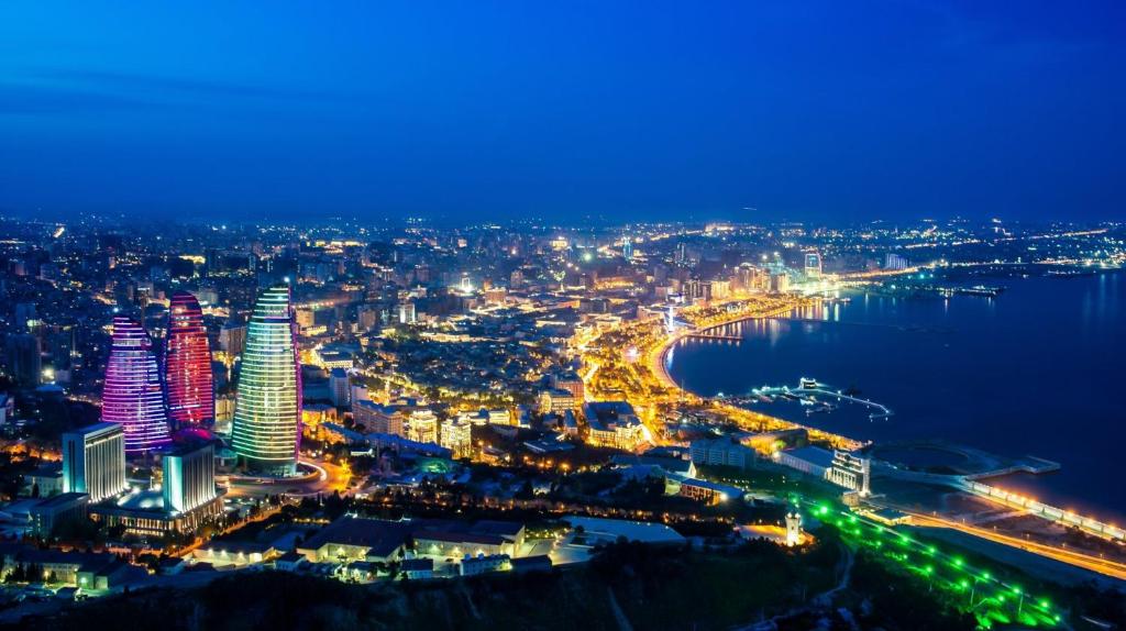 Nespecifikovaný výhled na destinaci Baku nebo výhled na město při pohledu z hotelu