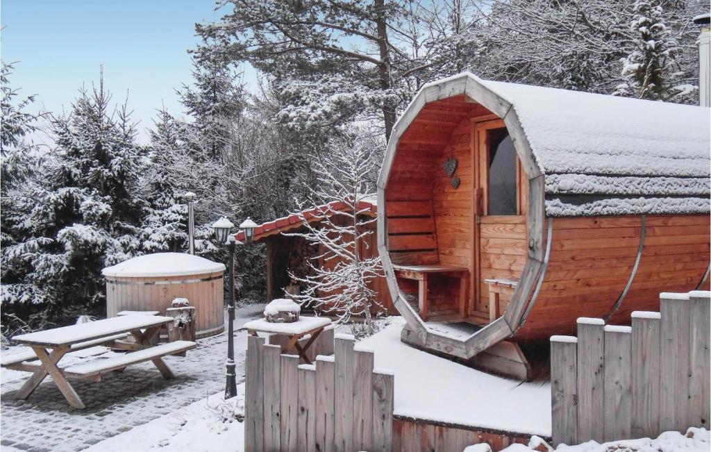 a wooden cabin in the snow with a picnic table at Amazing Home In Basse-sur-le-rupt With 3 Bedrooms, Sauna And Wifi in Basse-sur-le-Rupt