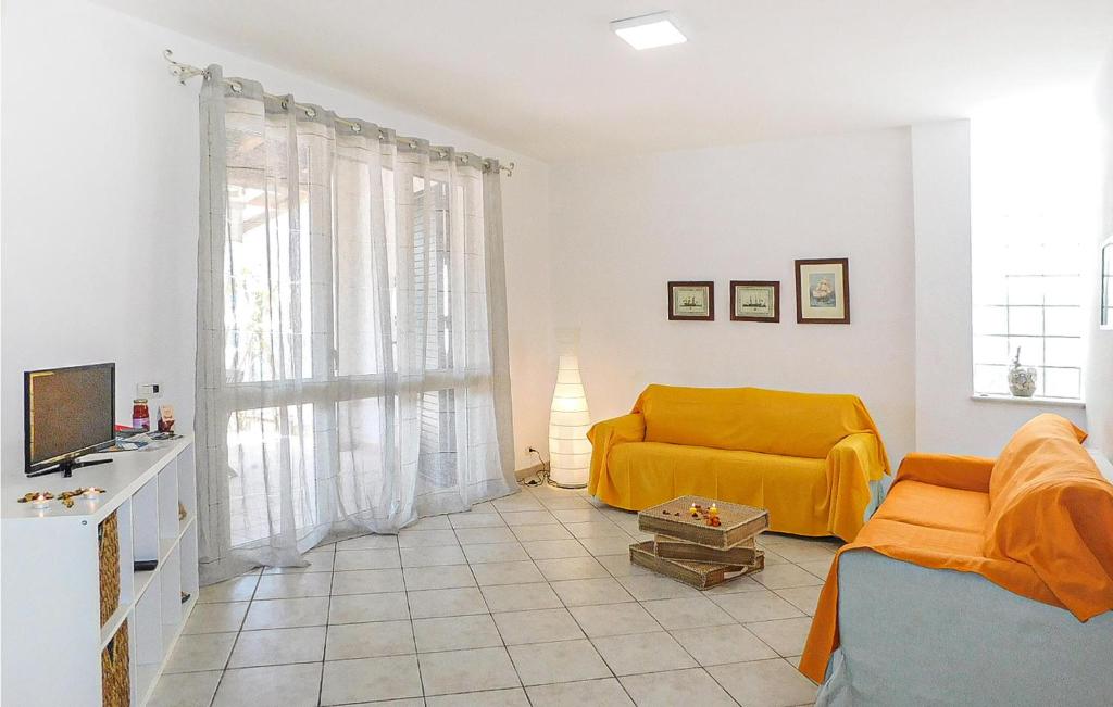 Televízia a/alebo spoločenská miestnosť v ubytovaní Nice Home In Noto With Wifi