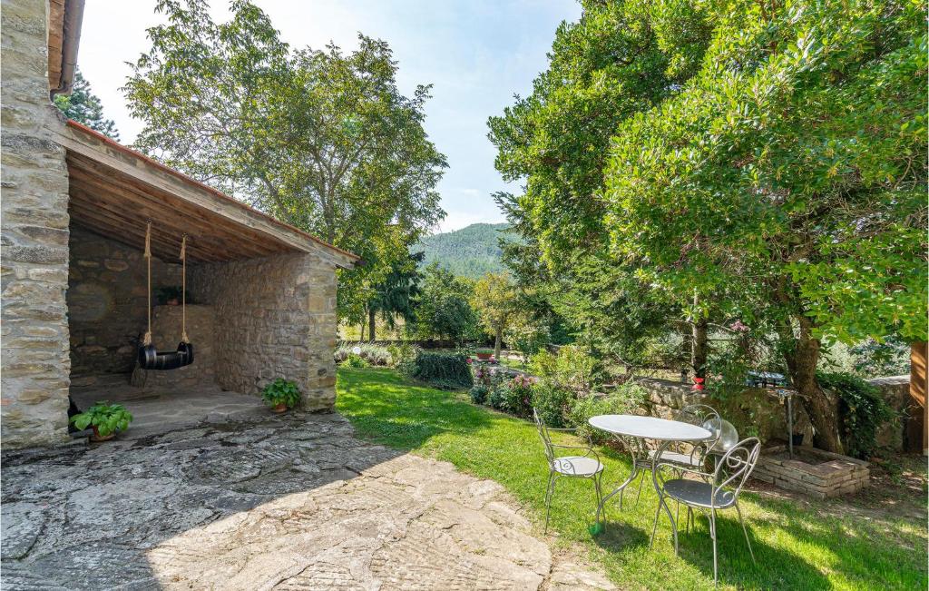 Vista generica sulle montagne o vista sulle montagne dall'interno della casa vacanze