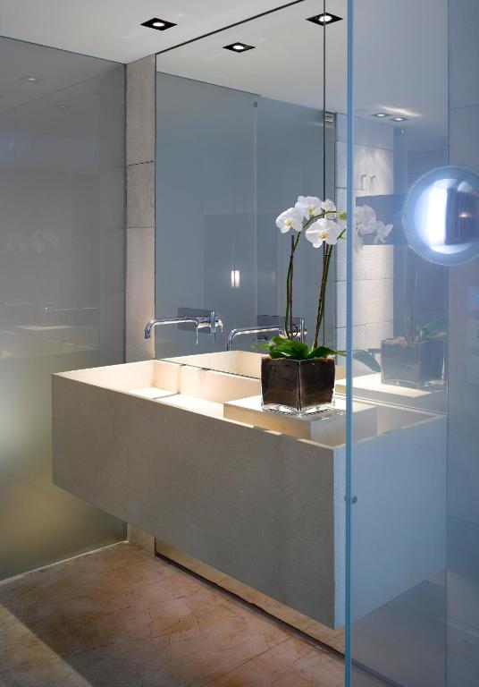 Koupelna v ubytování Mamilla Hotel