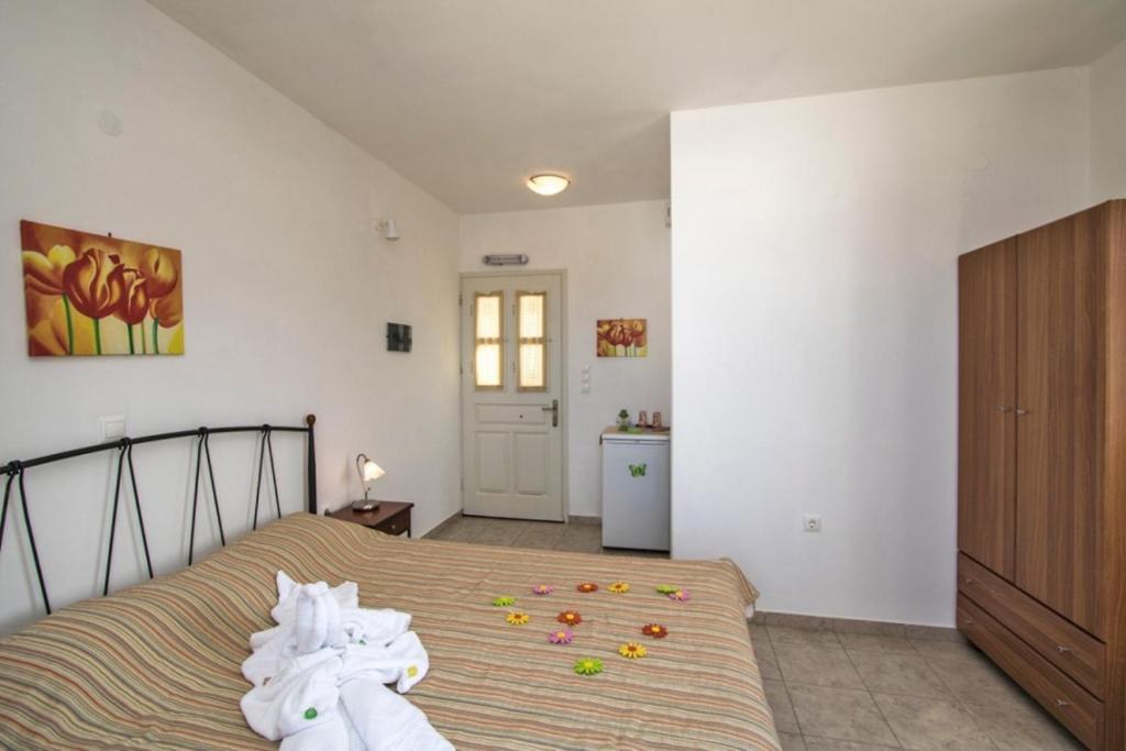 Cama ou camas em um quarto em Akrothalassia