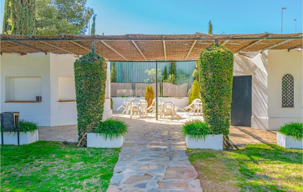 Vonkajšia záhrada v ubytovaní 2 Bedroom Cozy Apartment In Marbella