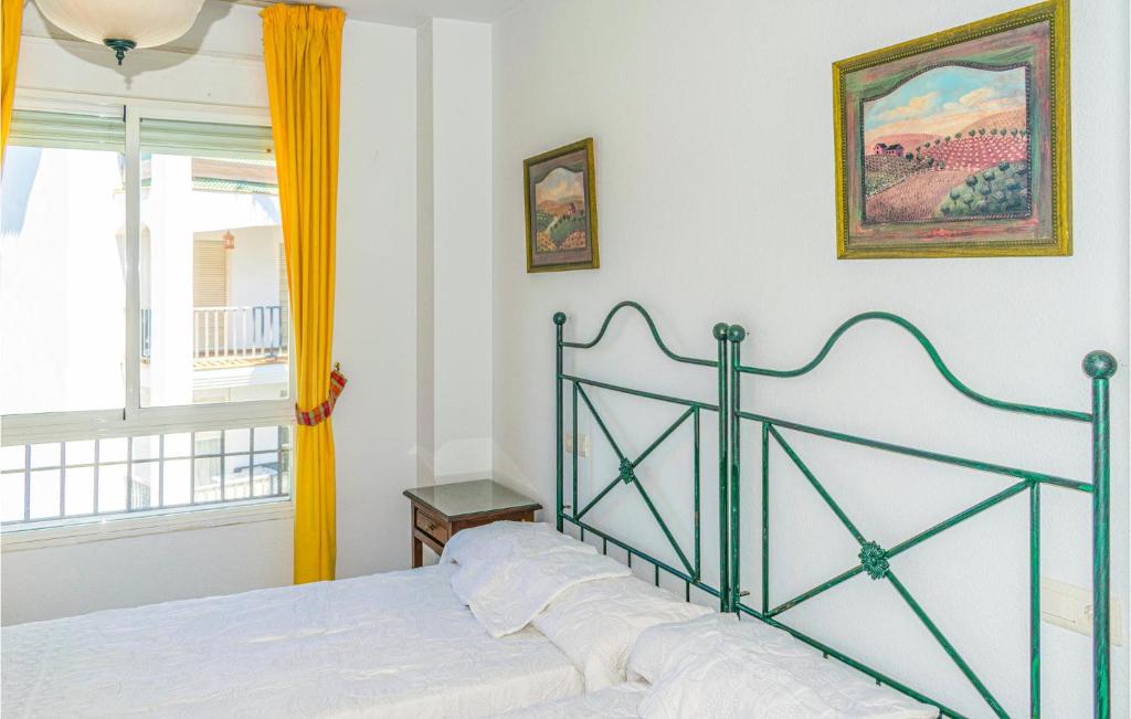 Posteľ alebo postele v izbe v ubytovaní 2 Bedroom Cozy Apartment In Marbella