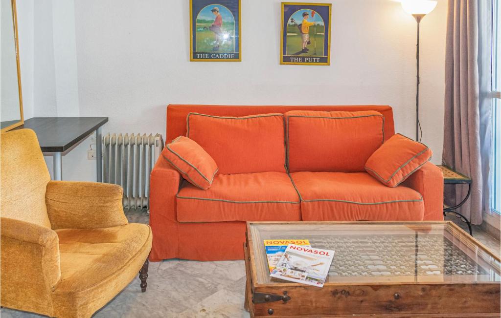 Posedenie v ubytovaní 2 Bedroom Cozy Apartment In Marbella