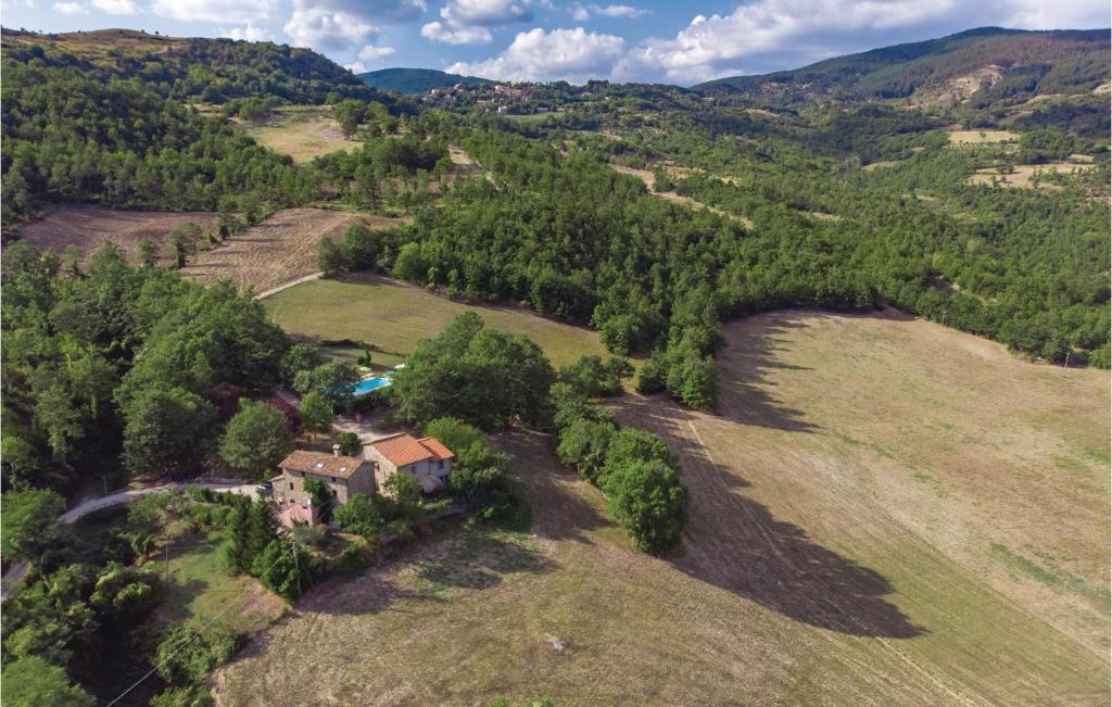 an aerial view of a house in a field at Agriturismo Segalare in Pieve Santo Stefano