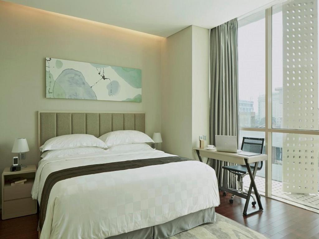 Postel nebo postele na pokoji v ubytování Fraser Residence Menteng Jakarta
