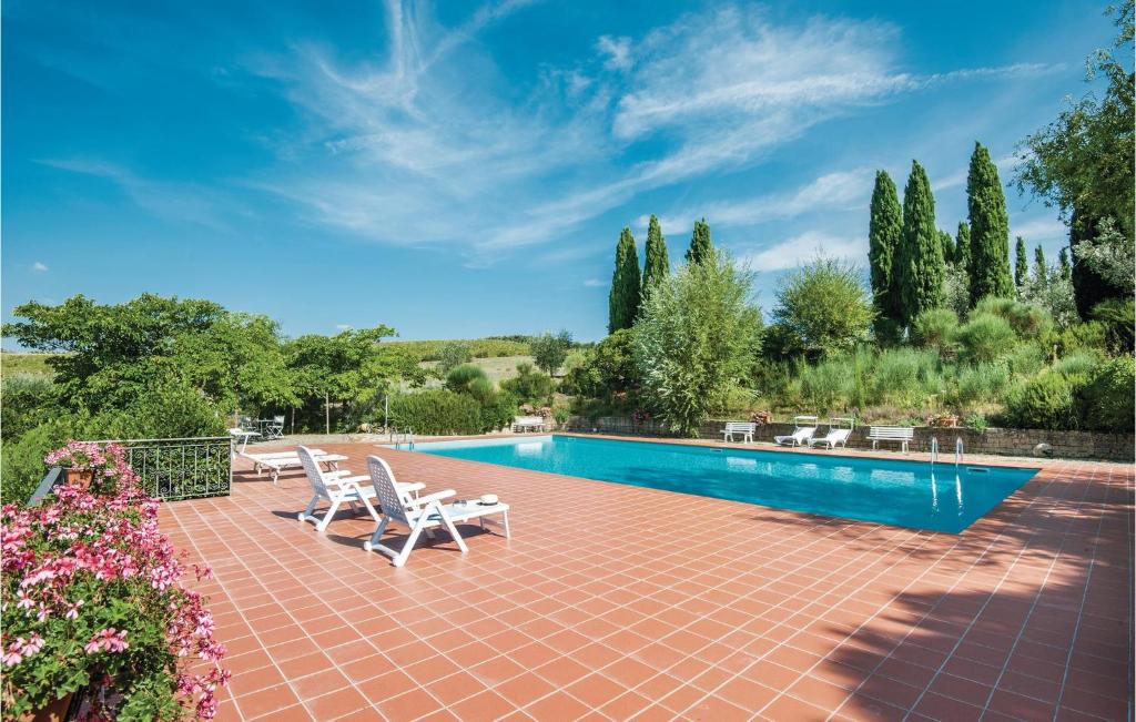 Bazén v ubytování Nice Home In Trequanda Si With House A Panoramic View nebo v jeho okolí