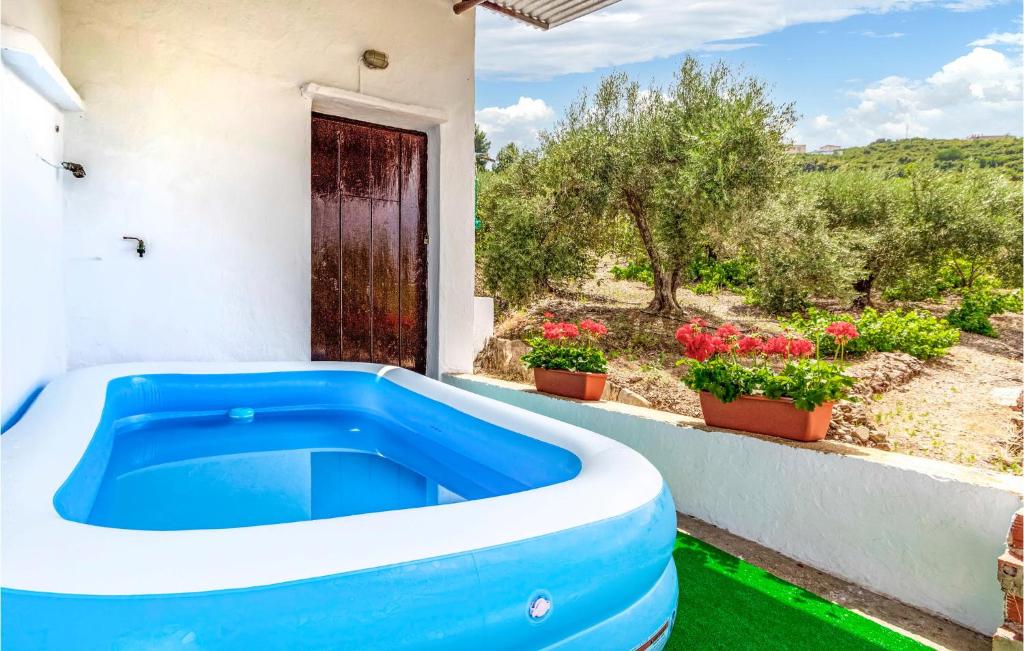 Basen w obiekcie Cozy Home In Malaga With Wifi lub w pobliżu