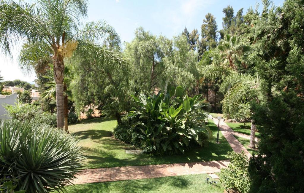 Apartment Marbella Las Chapas, Marbella – Precios ...