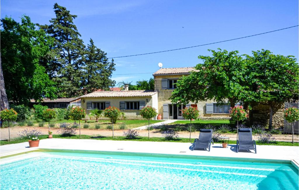 a house with a swimming pool in front of a house at Stunning Home In S,quentin-la-poterie With 4 Bedrooms, Wifi And Outdoor Swimming Pool in Saint-Quentin-la-Poterie
