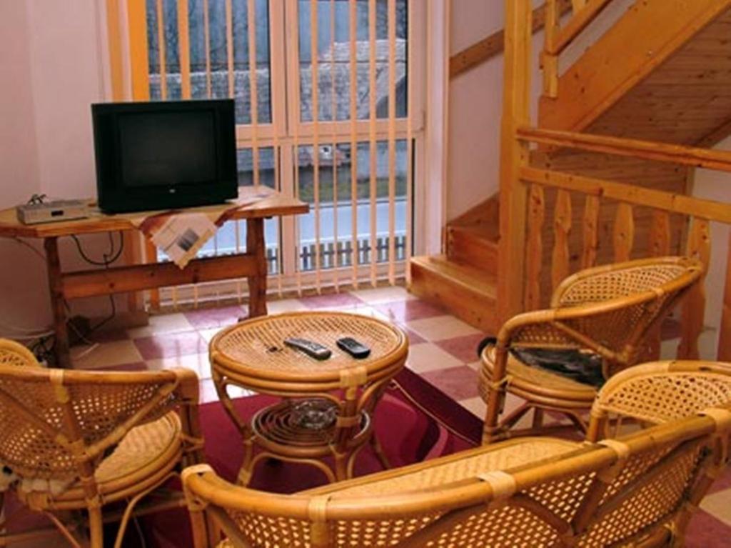TV a/nebo společenská místnost v ubytování Motel pod Stromíšom
