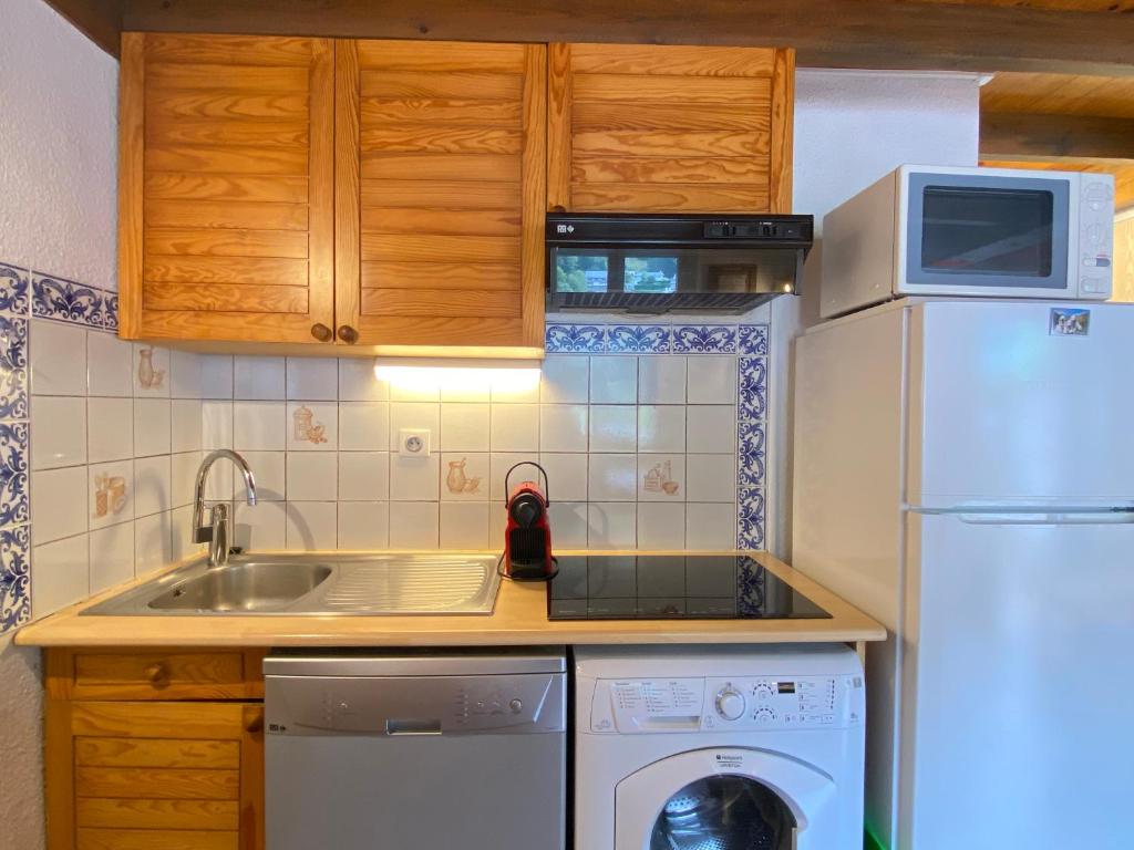 &#x41A;&#x443;&#x445;&#x43D;&#x44F; &#x430;&#x431;&#x43E; &#x43C;&#x456;&#x43D;&#x456;-&#x43A;&#x443;&#x445;&#x43D;&#x44F; &#x443; Le 103. Chalet 3 chambres. Terrasse. Parking. wifi.