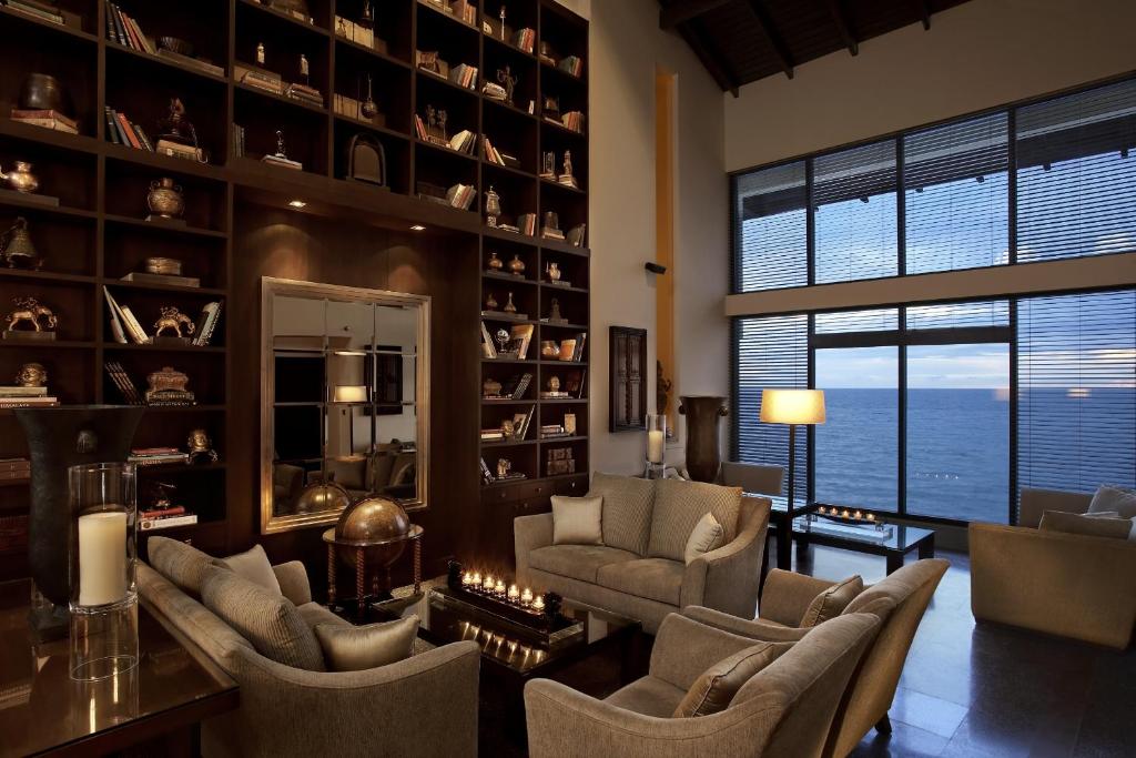Posezení v ubytování The Leela Kovalam, A Raviz Hotel