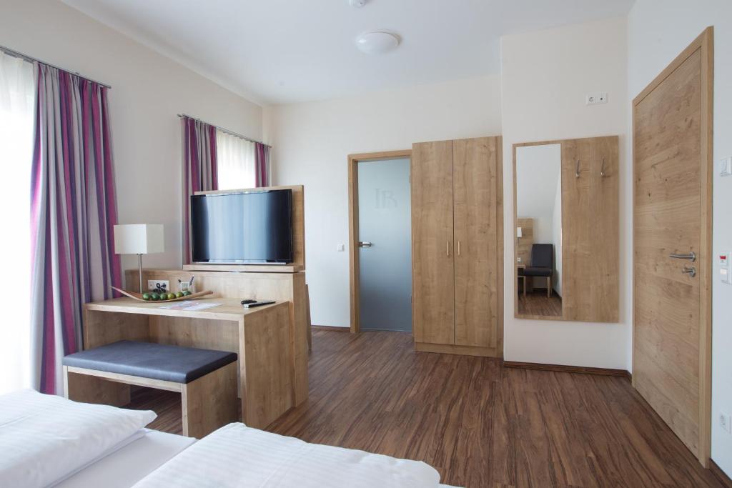 Postel nebo postele na pokoji v ubytování Sonnenhalde Landgasthof Bieg