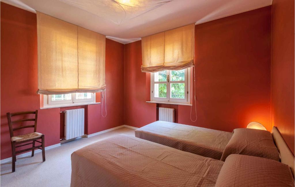 Posteľ alebo postele v izbe v ubytovaní 6 Bedroom Cozy Home In Rimini