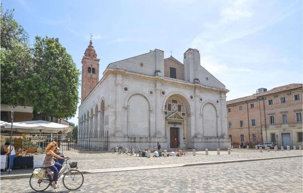 Jazda na bicykli v okolí ubytovania 6 Bedroom Cozy Home In Rimini