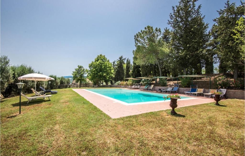 a swimming pool in the middle of a yard at Materno 2 in Radicondoli