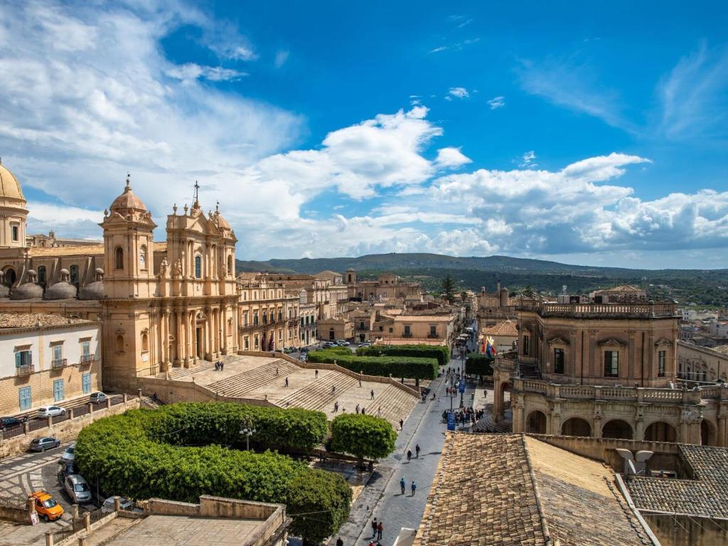 uitzicht op de stad Segovia in Spanje bij Belvilla by OYO Zia Sara in Noto