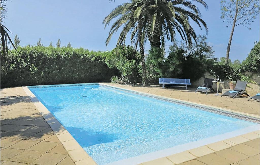 Awesome Home In Arles