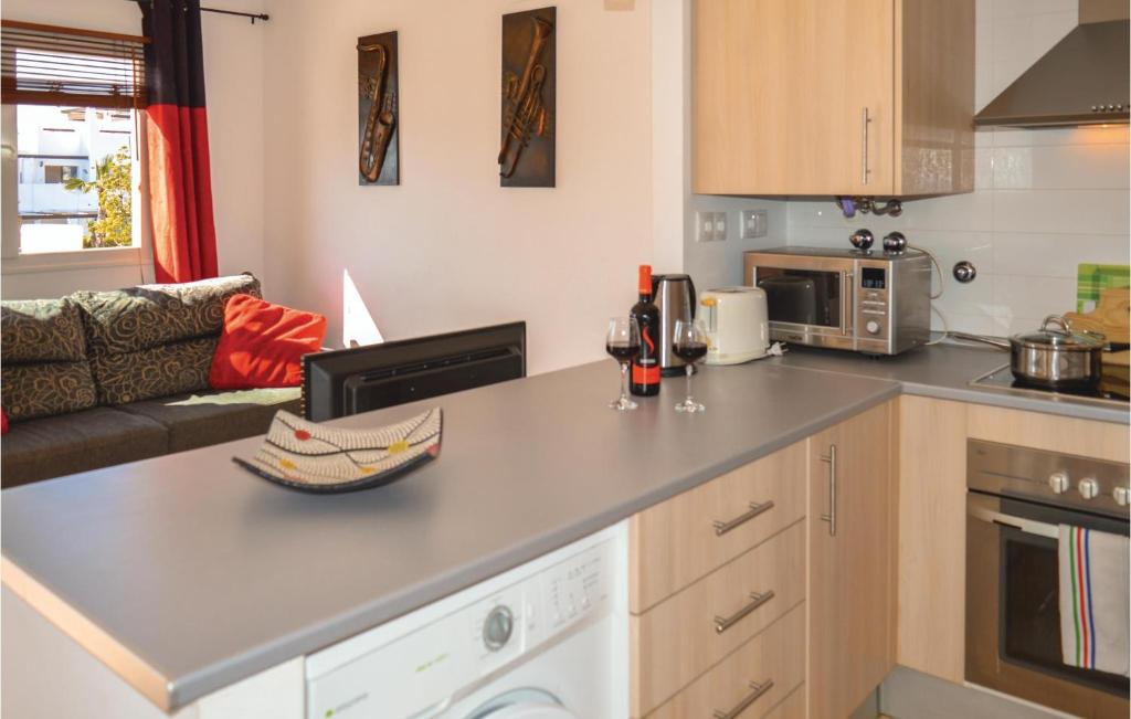 Kuchyň nebo kuchyňský kout v ubytování Lovely Apartment In Alhama De Murcia