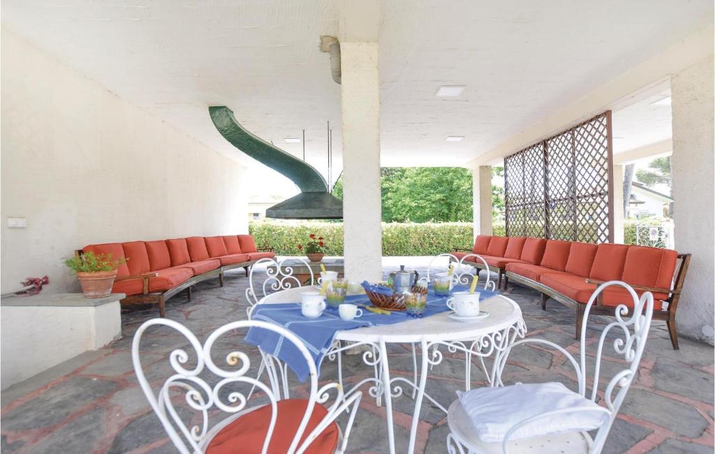 Posedenie v ubytovaní Stunning Apartment In Lido Di Camaiore
