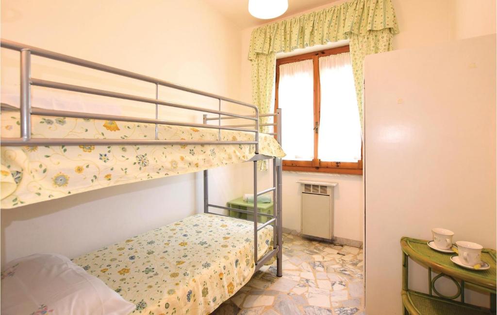 Posteľ alebo postele v izbe v ubytovaní Stunning Apartment In Lido Di Camaiore