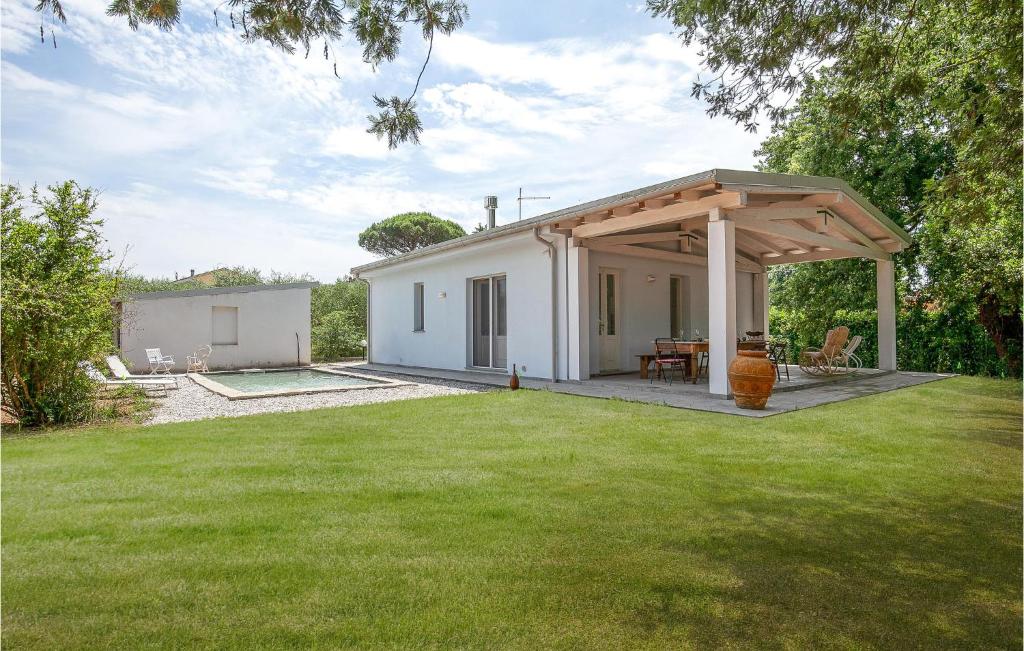 A garden outside 2 Bedroom Nice Home In Orentano