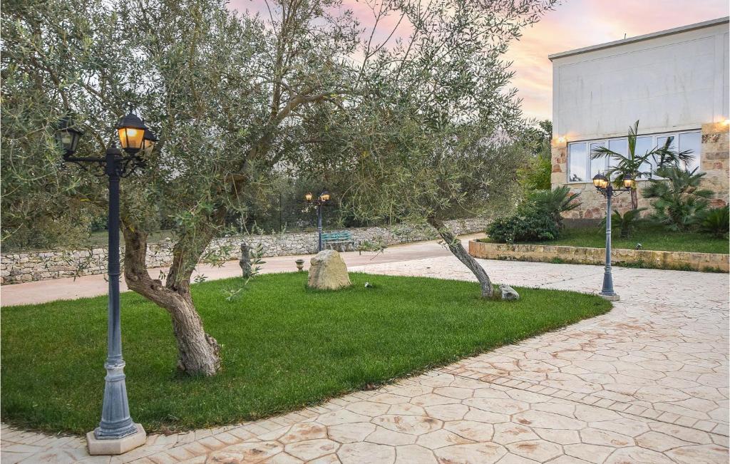 A garden outside La Casa Di Adamo