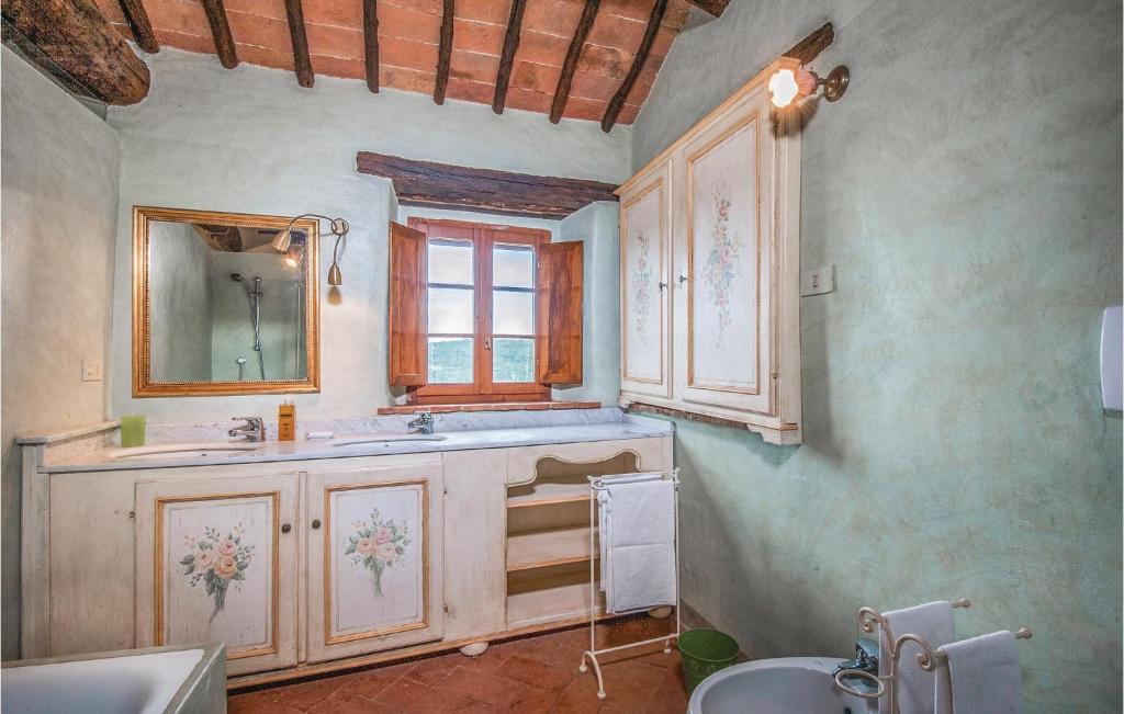 Zdjęcie z galerii obiektu Amazing Home In Bucine Ar With Kitchen w mieście Badia a Ruoti