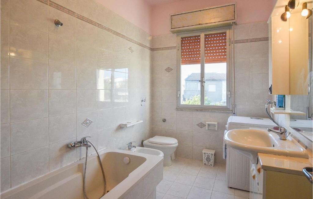 Kúpeľňa v ubytovaní Nice Apartment In Scoglitti With Wifi