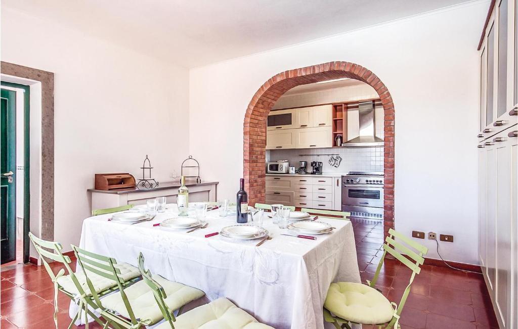 Kuchnia lub aneks kuchenny w obiekcie Beautiful Home In Roma