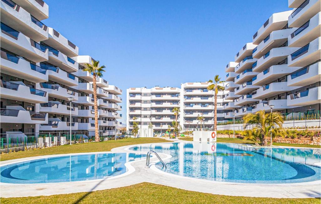 Bazén v ubytování Nice Apartment In Los Arenales Del Sol nebo v jeho okolí