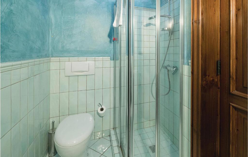 A bathroom at 1 Bedroom Awesome Apartment In Lecce Le