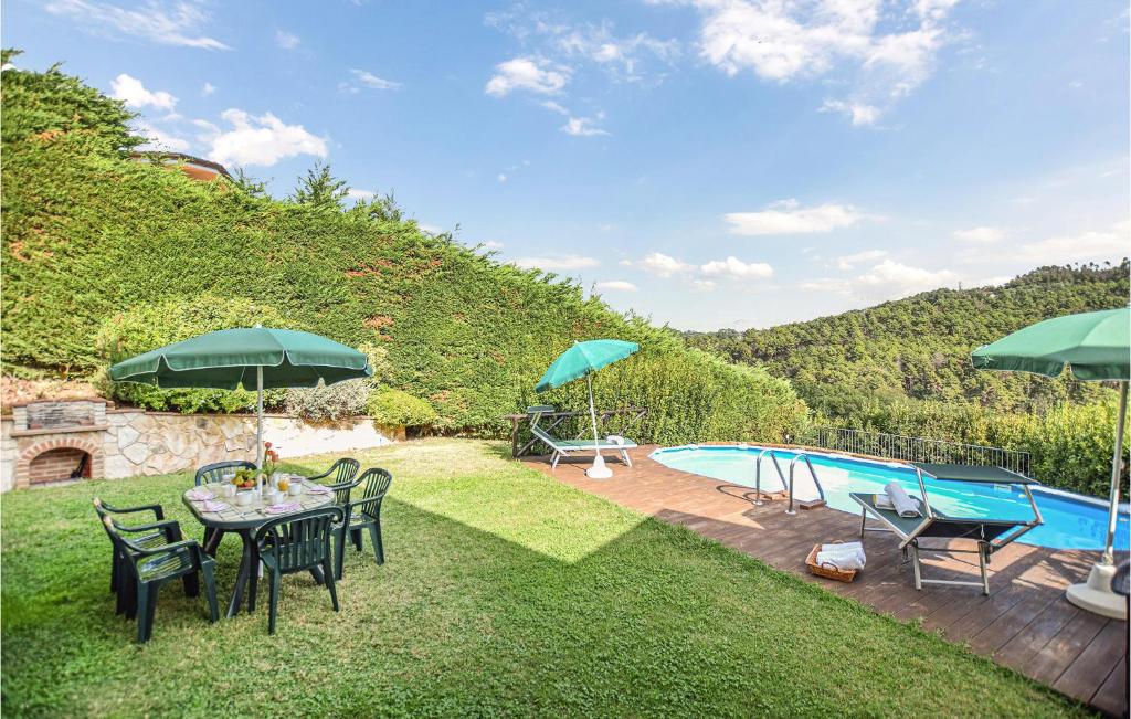 Bazén v ubytování 3 Bedroom Cozy Home In Massarosa nebo v jeho okolí