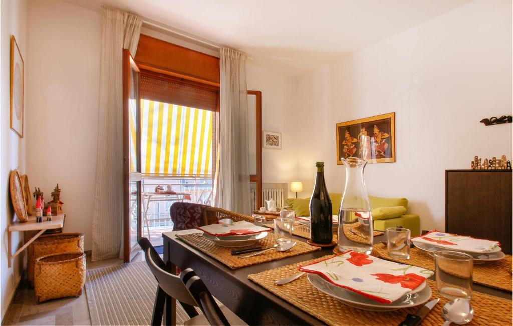 Posedenie v ubytovaní Lovely Apartment In Rimini With Kitchen