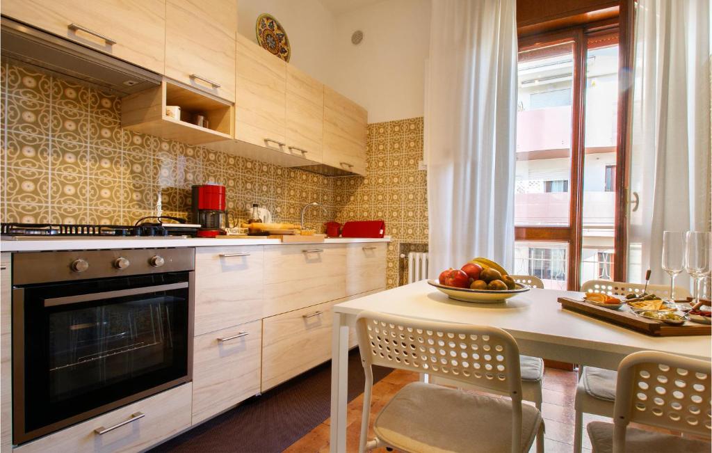 Kuchyňa alebo kuchynka v ubytovaní Lovely Apartment In Rimini With Kitchen